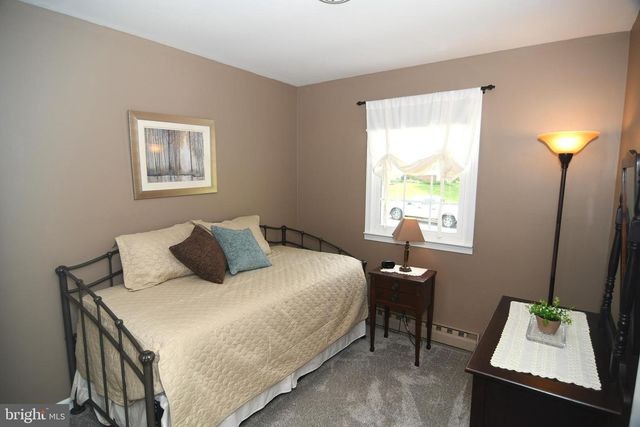 10 RED CLOUD CIR, Royersford, PA 19468