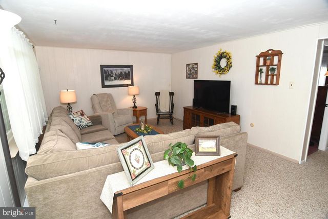 10 RED CLOUD CIR, Royersford, PA 19468