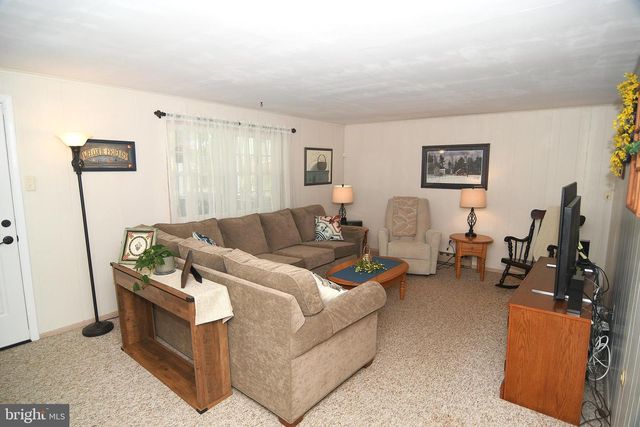 10 RED CLOUD CIR, Royersford, PA 19468