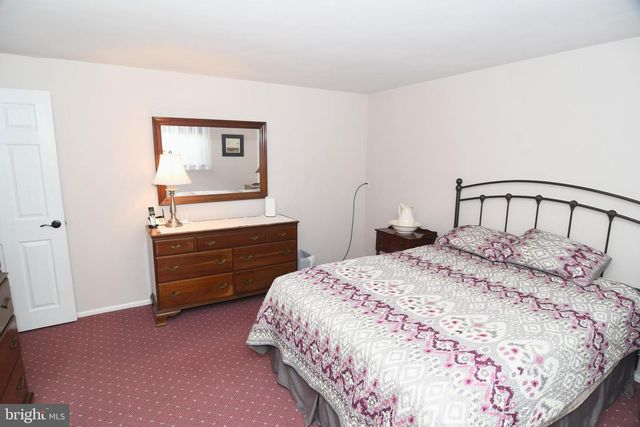 10 RED CLOUD CIR, Royersford, PA 19468