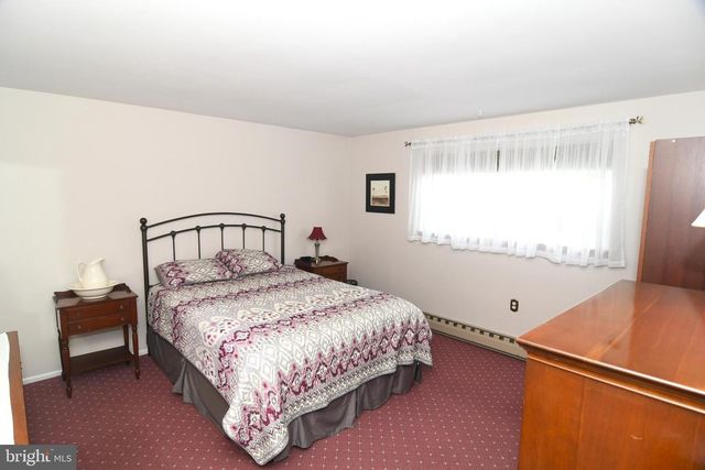 10 RED CLOUD CIR, Royersford, PA 19468