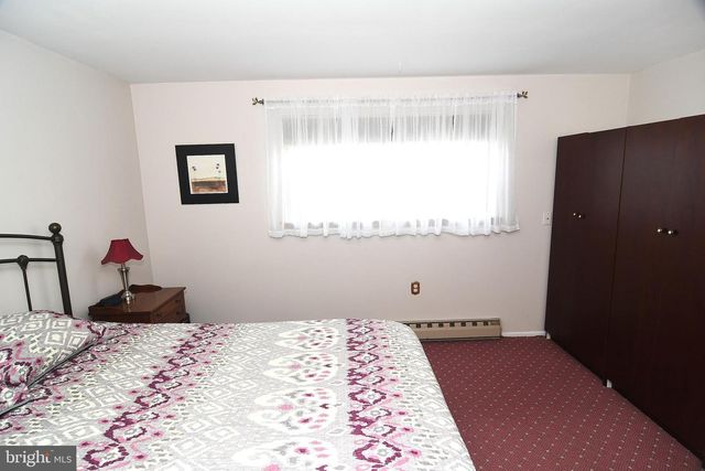 10 RED CLOUD CIR, Royersford, PA 19468