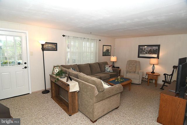 10 RED CLOUD CIR, Royersford, PA 19468