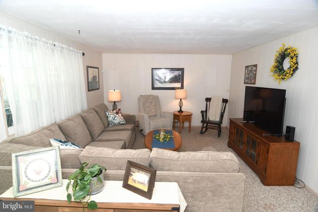 10 RED CLOUD CIR, Royersford, PA 19468