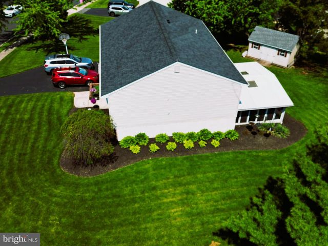 10 RED CLOUD CIR, Royersford, PA 19468