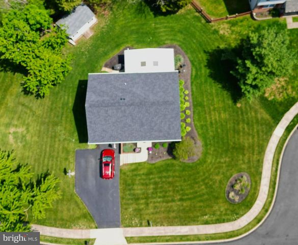 10 RED CLOUD CIR, Royersford, PA 19468