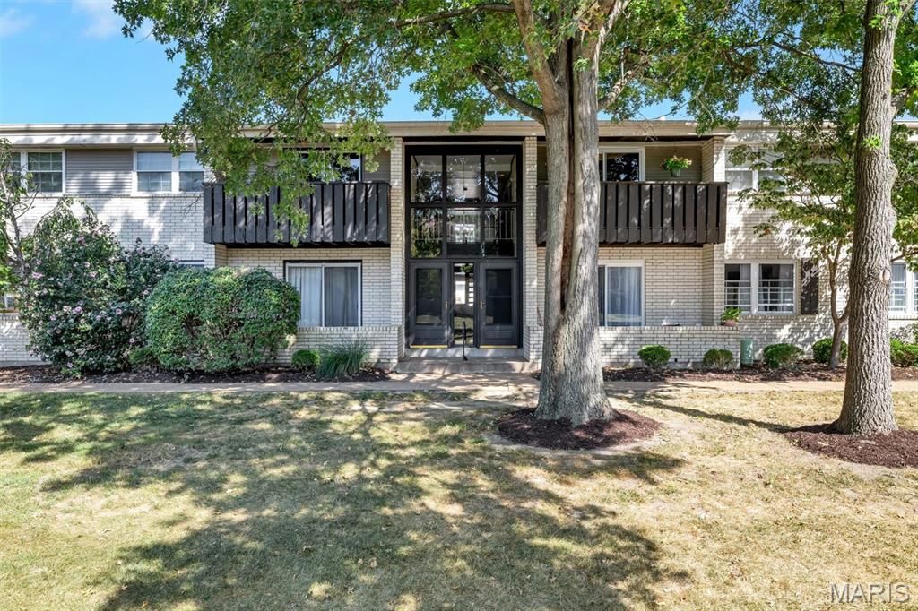 138 Shadalane Walk C, Ballwin, MO 63011
