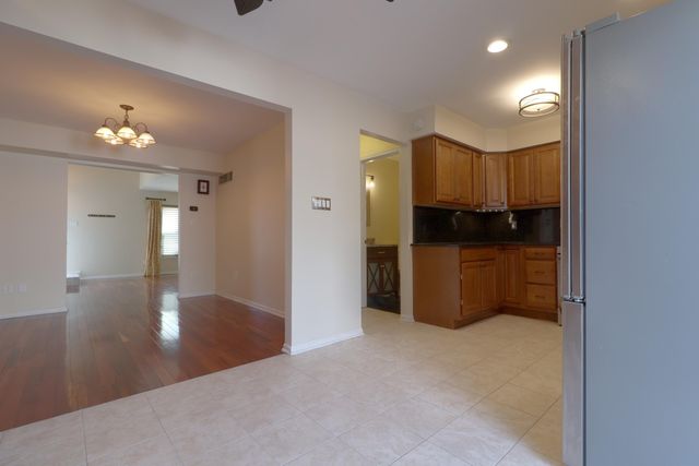 767 Kenmare Pkwy, Crown Point, IN 46307