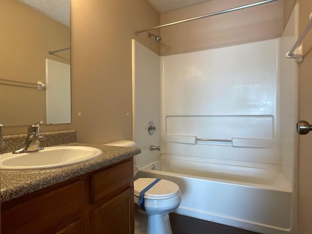 2572 Edencreek Lane, Columbus, OH 43207