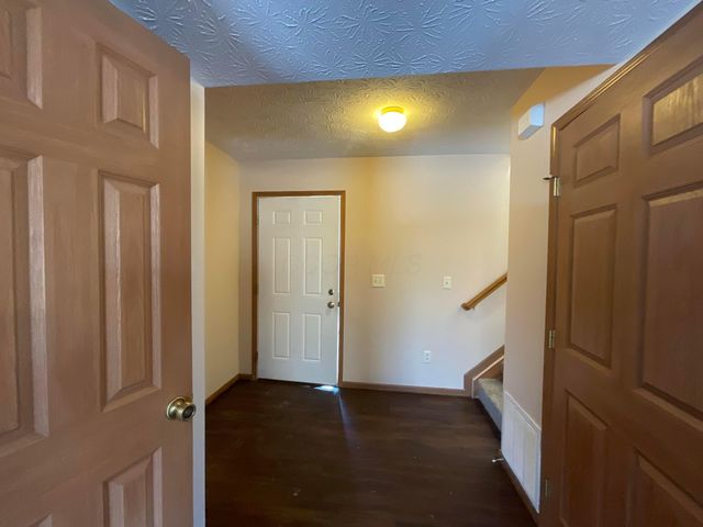 2572 Edencreek Lane, Columbus, OH 43207