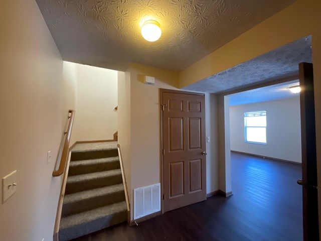 2572 Edencreek Lane, Columbus, OH 43207