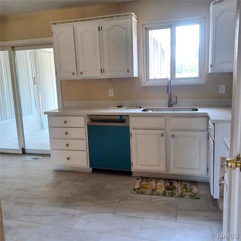 3285 Gwengreen Drive, Bridgeton, MO 63044