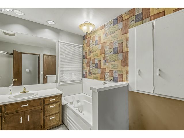 10516 Se CLINTON St, Portland, OR 97266