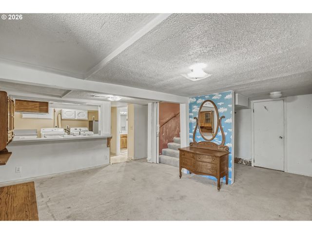 10516 Se CLINTON St, Portland, OR 97266