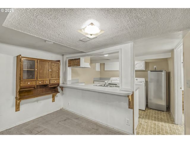10516 Se CLINTON St, Portland, OR 97266