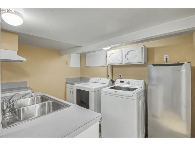 10516 Se CLINTON St, Portland, OR 97266
