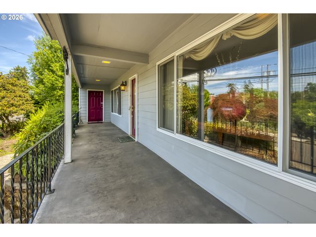 10516 Se CLINTON St, Portland, OR 97266