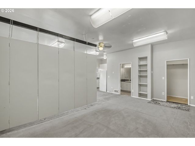 10516 Se CLINTON St, Portland, OR 97266
