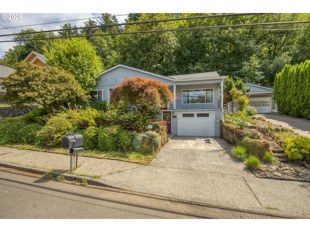10516 Se CLINTON St, Portland, OR 97266
