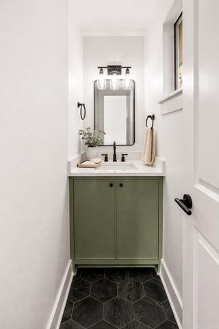 909 W 50th Street, North Little Rock, AR 72118