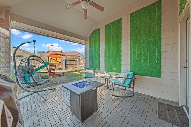 2611 Winding Creek Way, Conroe, TX 77385