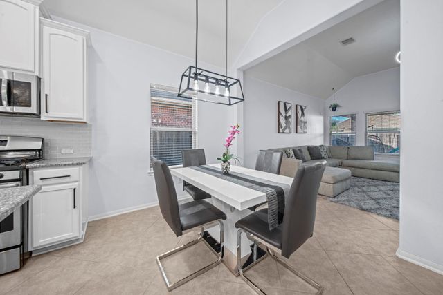 2611 Winding Creek Way, Conroe, TX 77385