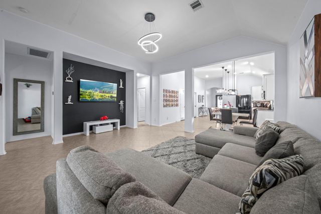 2611 Winding Creek Way, Conroe, TX 77385