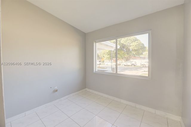 3510 SW 39th St, West Park, FL 33023