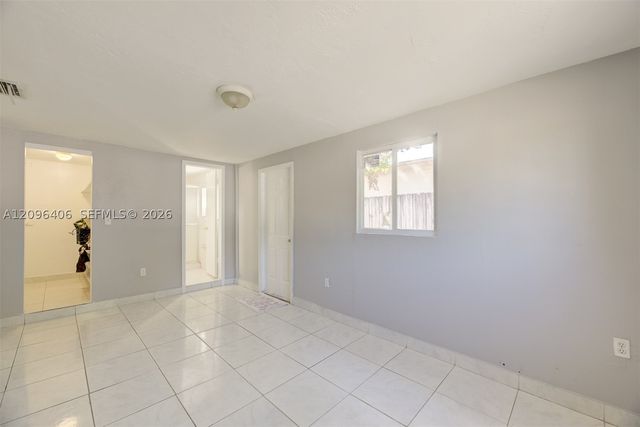 3510 SW 39th St, West Park, FL 33023