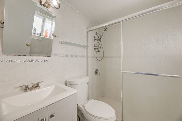 3510 SW 39th St, West Park, FL 33023