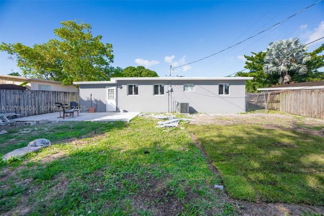 3510 SW 39th St, West Park, FL 33023