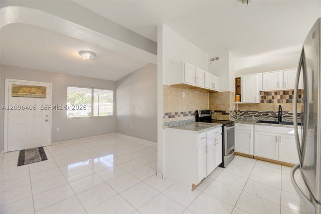 3510 SW 39th St, West Park, FL 33023