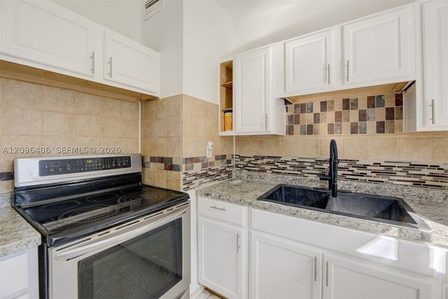 3510 SW 39th St, West Park, FL 33023