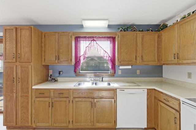 242 S Lakeshore Drive, Blue Eye, MO 65611