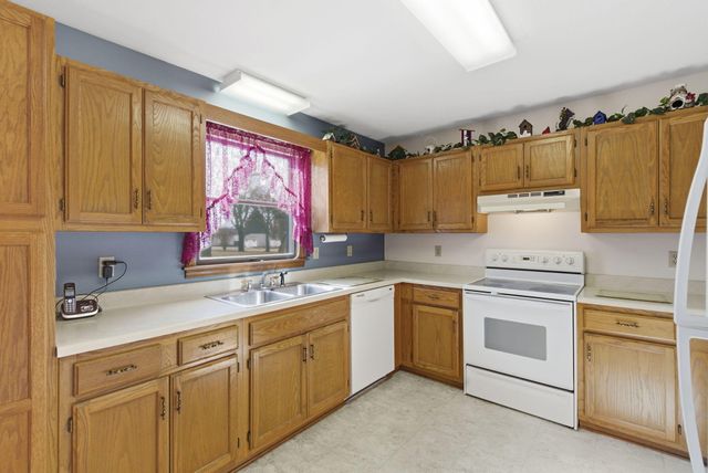 242 S Lakeshore Drive, Blue Eye, MO 65611