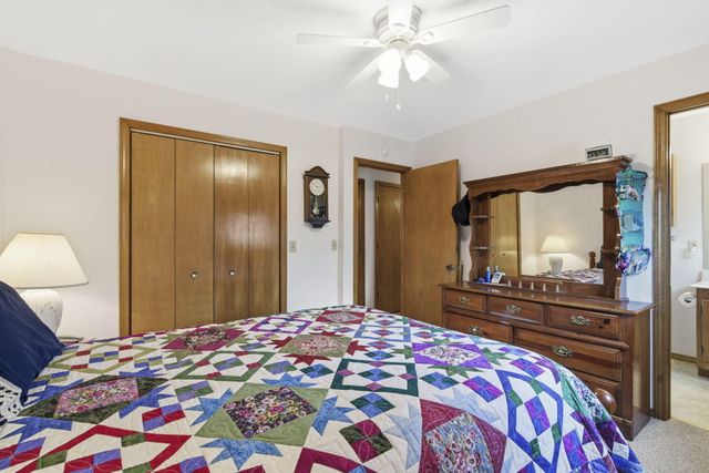 242 S Lakeshore Drive, Blue Eye, MO 65611