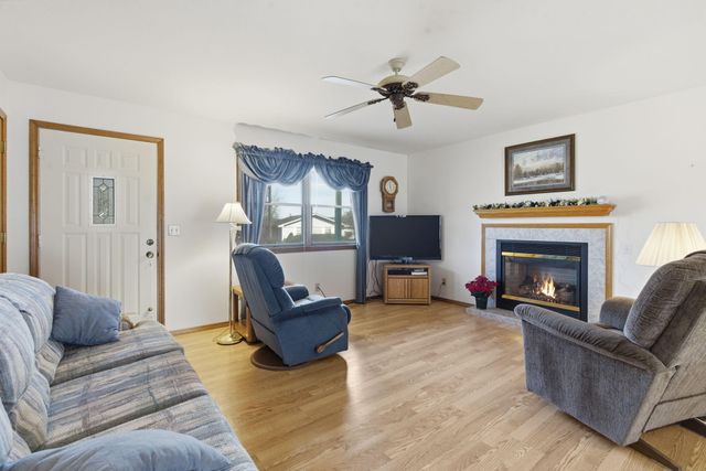 242 S Lakeshore Drive, Blue Eye, MO 65611