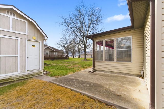 242 S Lakeshore Drive, Blue Eye, MO 65611