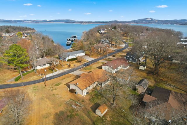 242 S Lakeshore Drive, Blue Eye, MO 65611