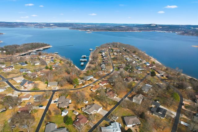242 S Lakeshore Drive, Blue Eye, MO 65611