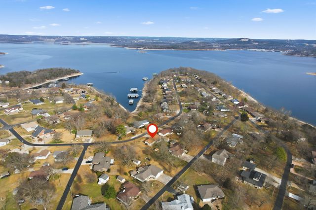 242 S Lakeshore Drive, Blue Eye, MO 65611