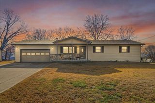 242 S Lakeshore Drive, Blue Eye, MO 65611