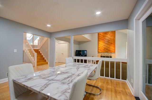 1104 Samstag Court, Naperville, IL 60563