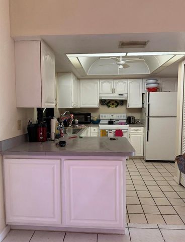 319 SE 27th Street, Cape Coral, FL 33904