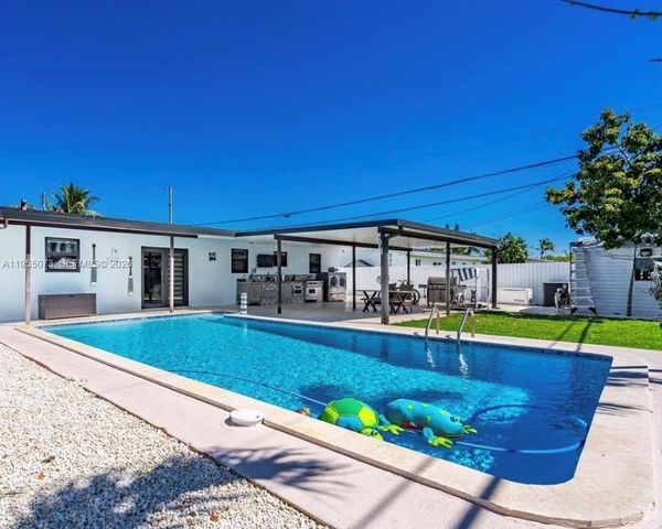 9830 Bahama Dr, Cutler Bay, FL 33189