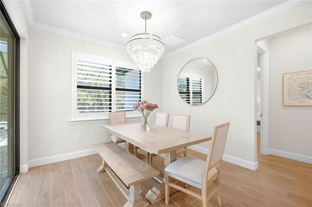 6825 Greenbriar CT, Naples, FL 34114