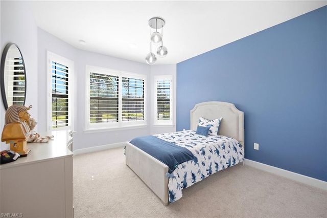 6825 Greenbriar CT, Naples, FL 34114