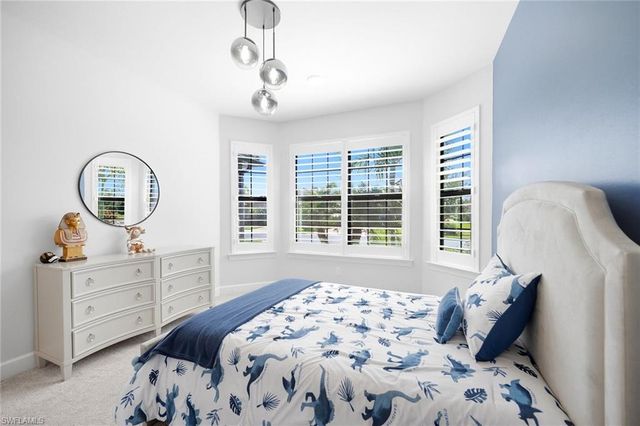 6825 Greenbriar CT, Naples, FL 34114