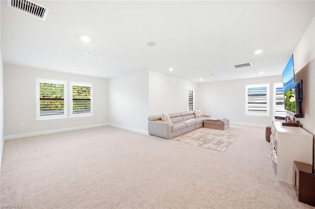 6825 Greenbriar CT, Naples, FL 34114
