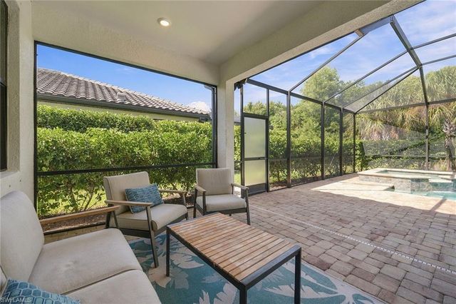6825 Greenbriar CT, Naples, FL 34114